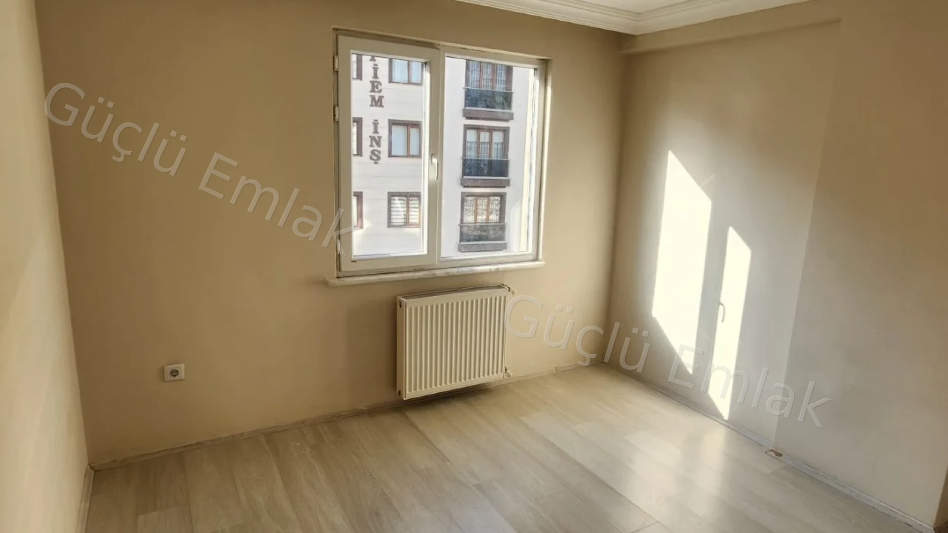 Çarşı Mahallesinde şehrin göbeğinde 3+1 kiralık daire